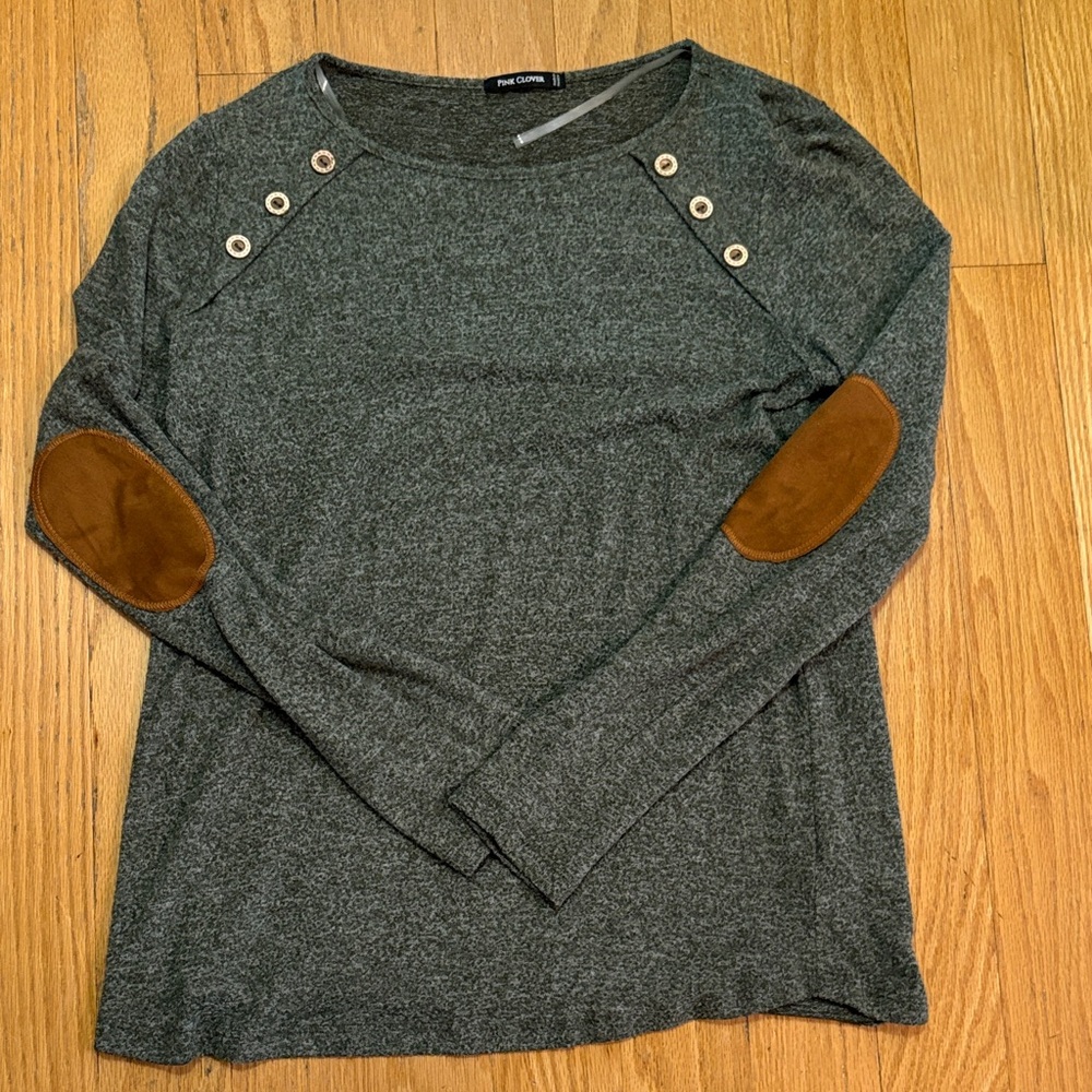 Green long Sleeve Top with Brown Accents